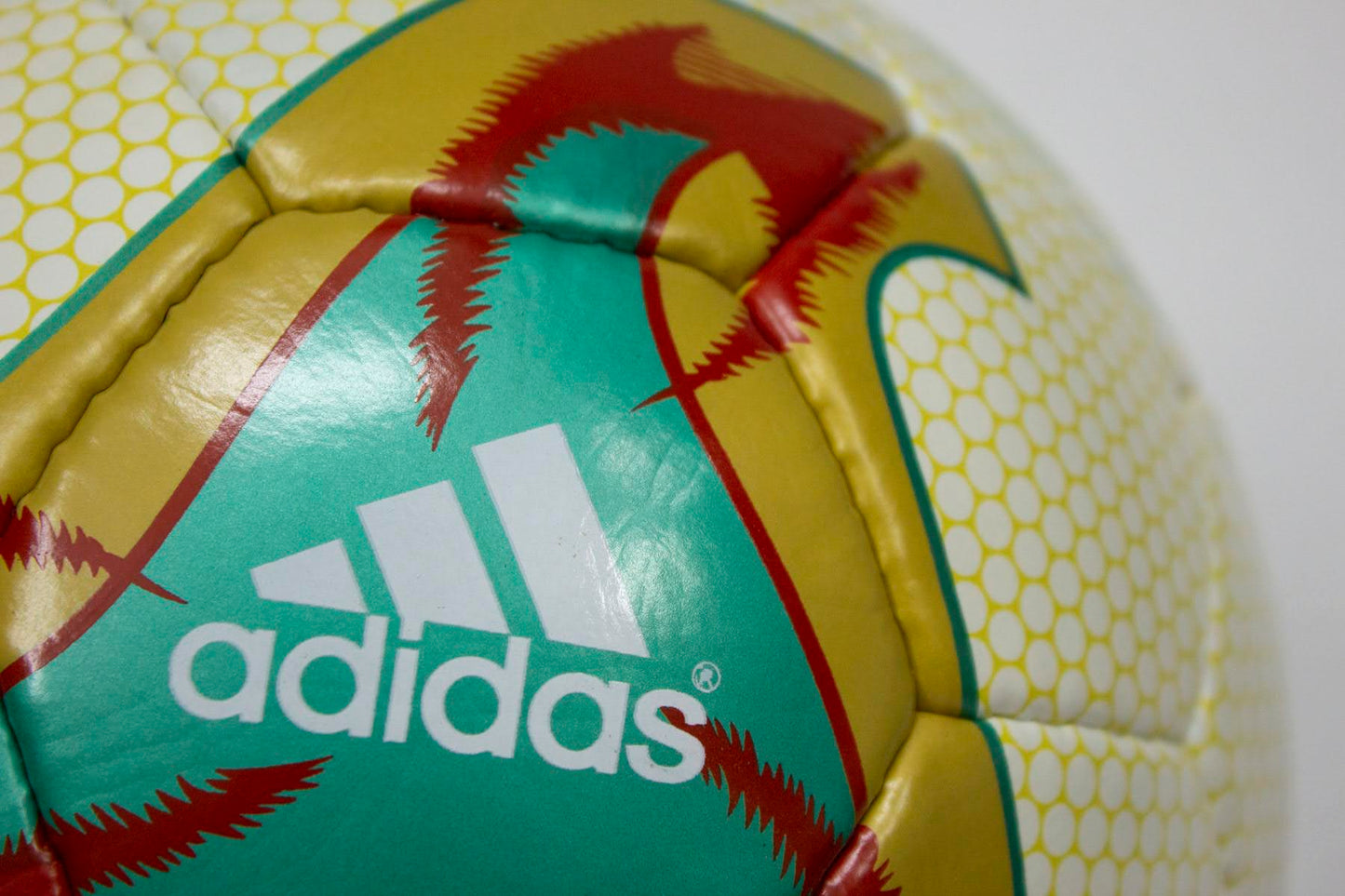 Adidas Fevernova | 2002 FIFA World Cup Ball | Gold Metallic SIZE 5 05