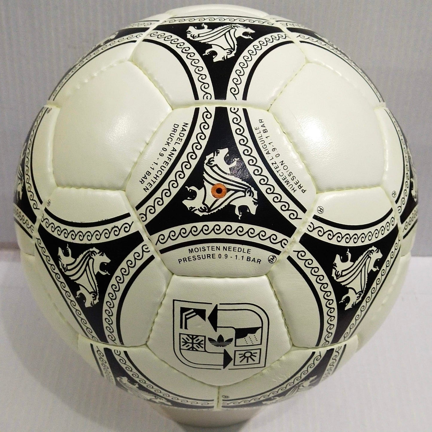 Adidas Etrusco Unico | 1990 FIFA World Cup Ball | Genuine Leather Off White SIZE 5 06