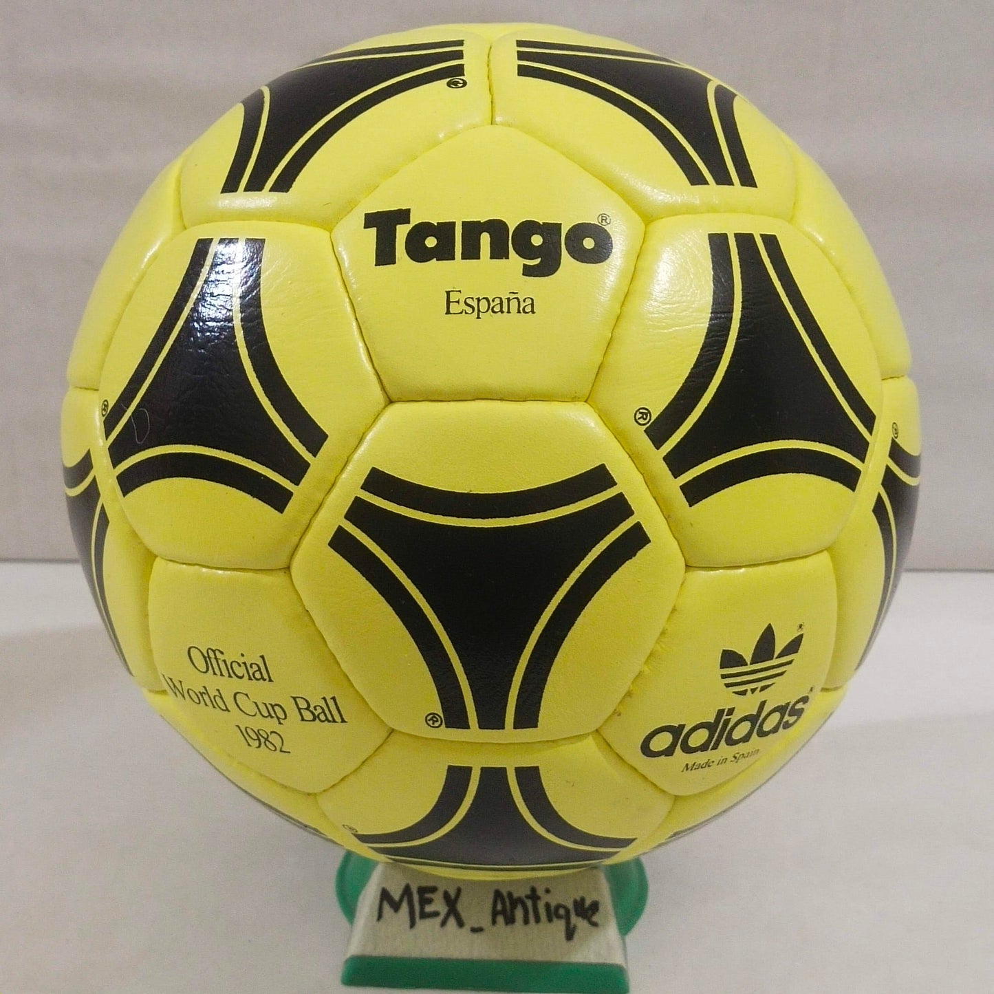 Adidas Tango Espana | 1982 | Yellow Ball | Fluro Flare | Genuine Leather SIZE 5 01