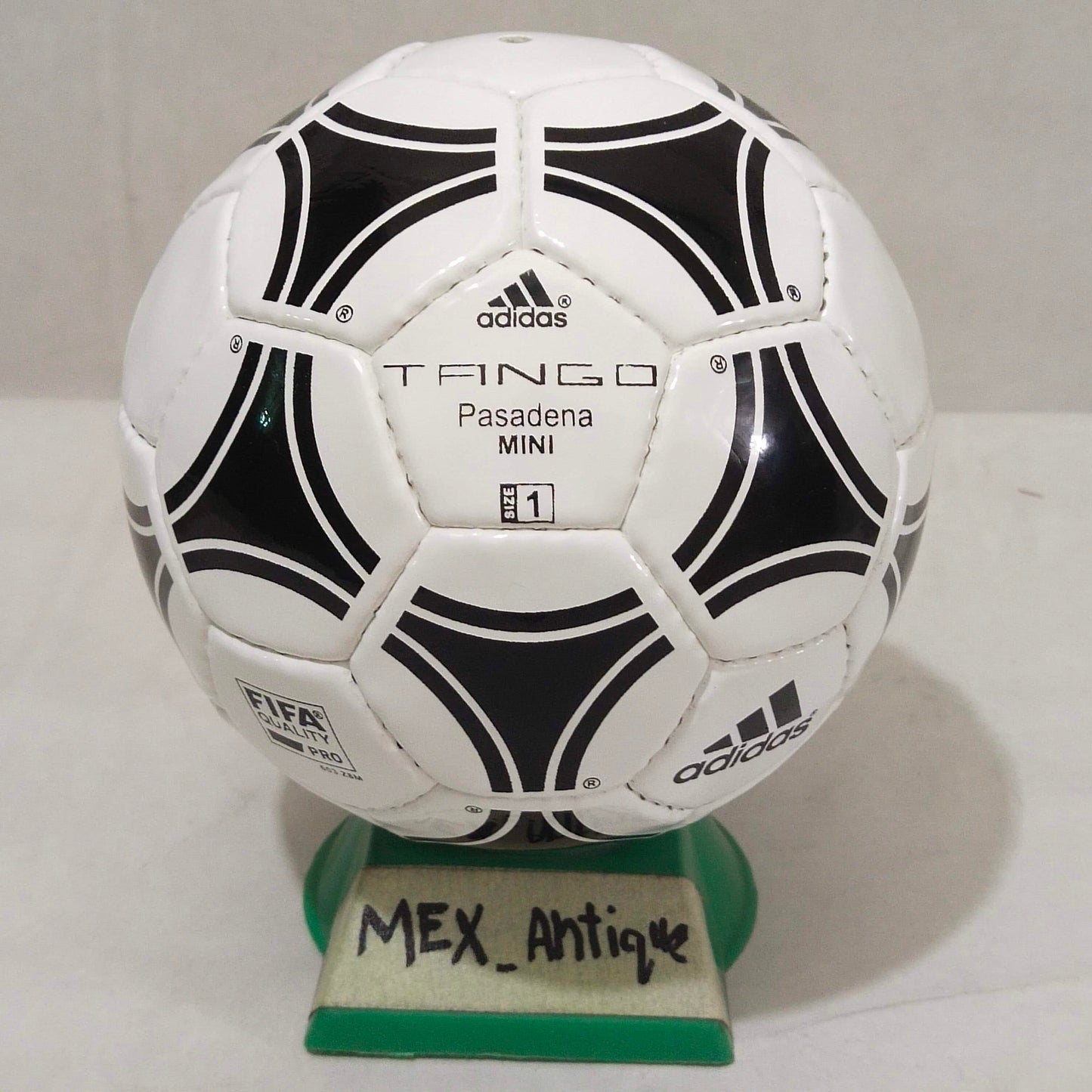 Adidas Tango Pasadena Mini Ball 01