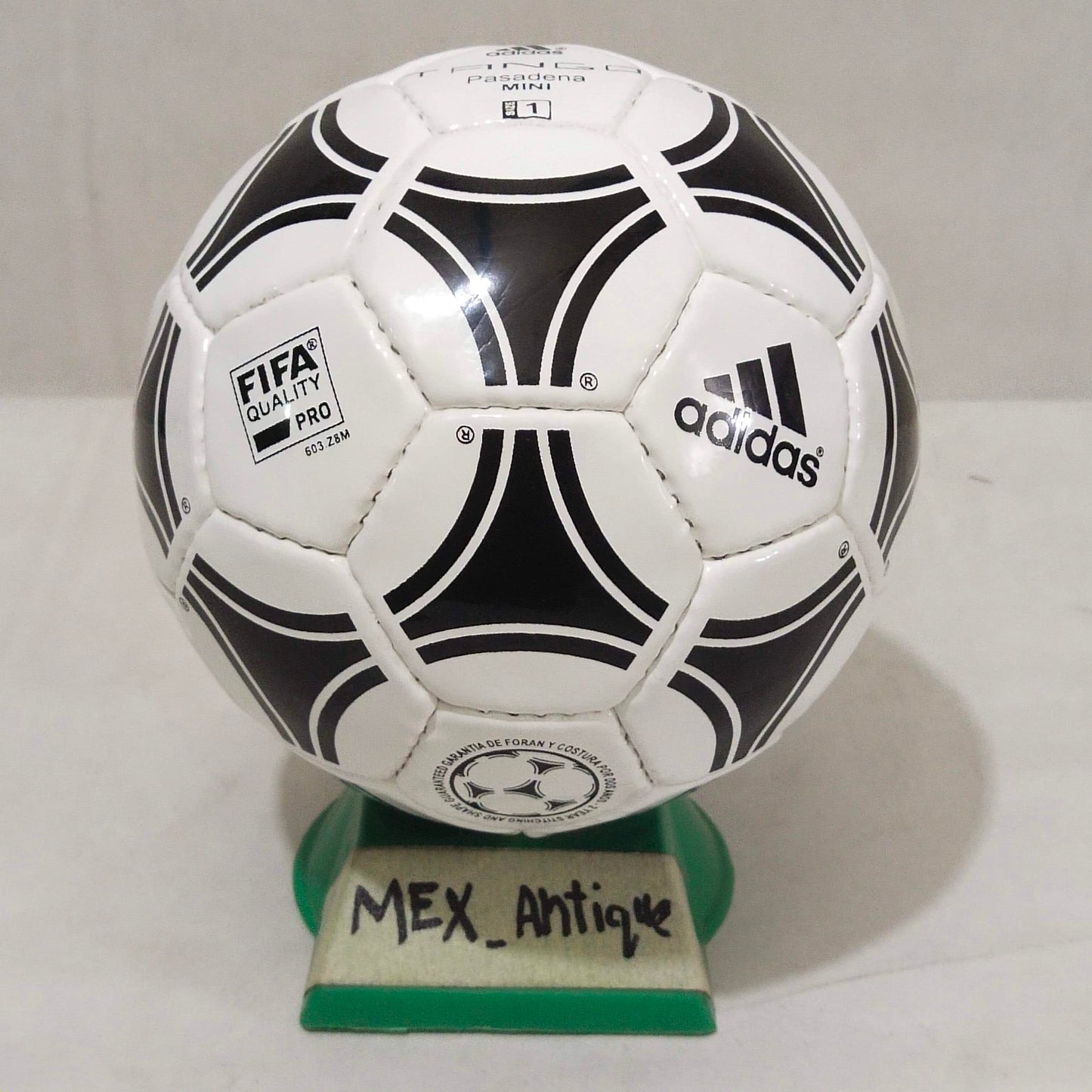 Adidas Tango Pasadena Mini Ball 02