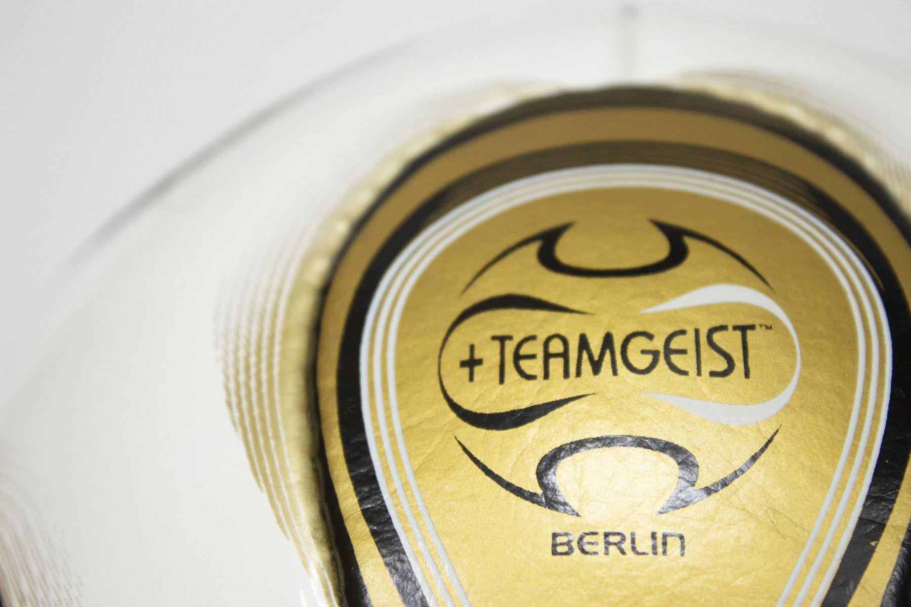 ADIDAS TEAMGEIST Germania Coppa del Mondo FIFA 2006 pallone da calcio ADIDAS TEAMGEIST Germania Coppa del Mondo FIFA 2006 pallone da calcio