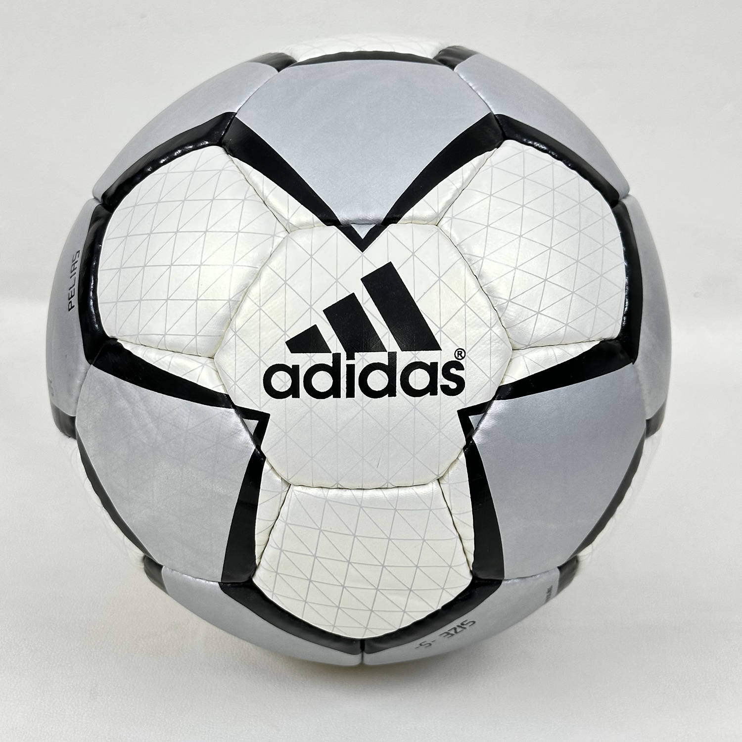 Adidas Pelias | Women's Match Ball | Summer Olympics | 2004 | Size 5 01