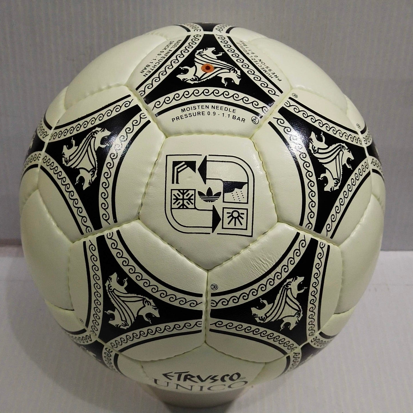 Adidas Etrusco Unico | 1990 FIFA World Cup Ball | Genuine Leather Off White SIZE 5 05