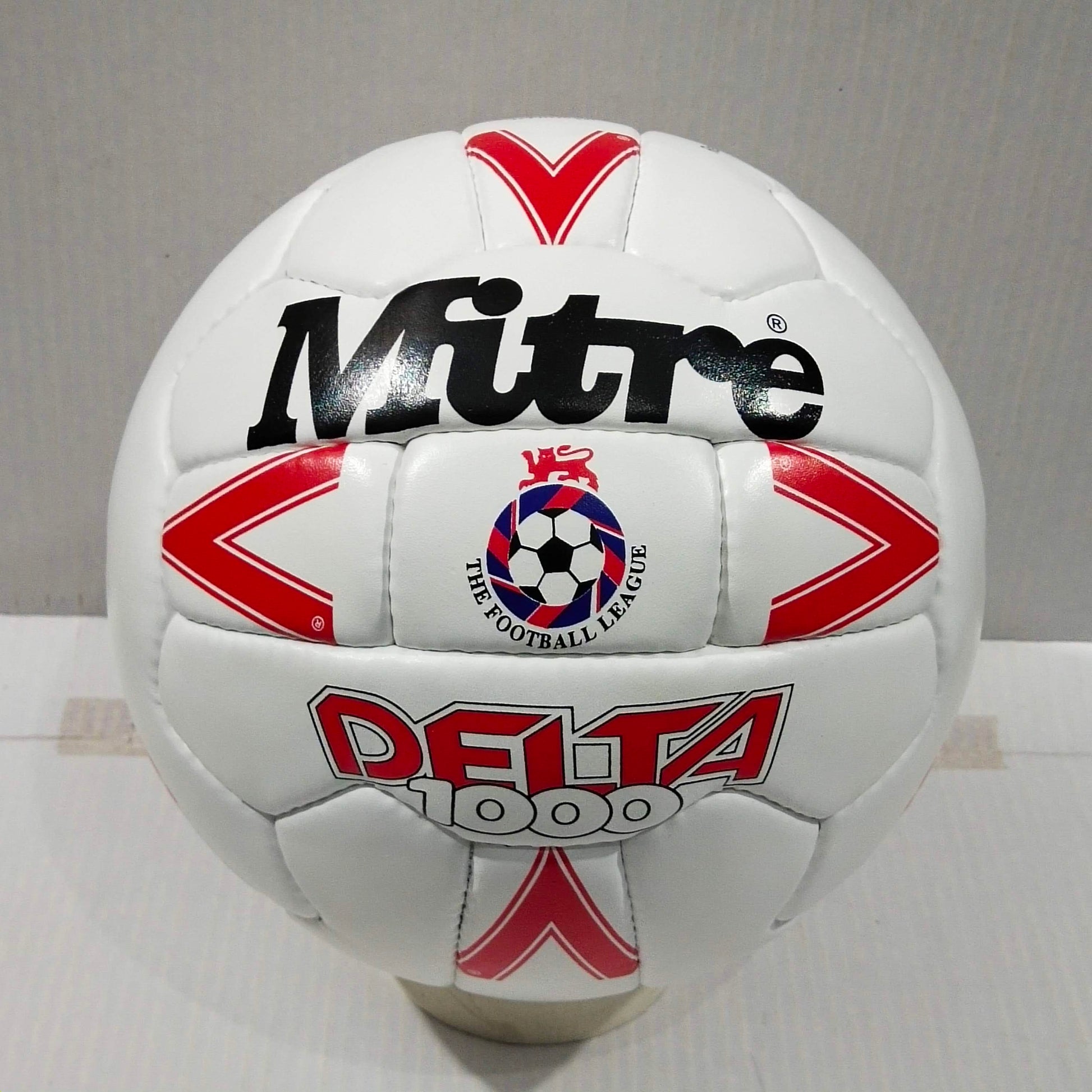 Mitre | Delta 1000 | 1988 | The Official Football League | Genuine Leather | Size 5 01