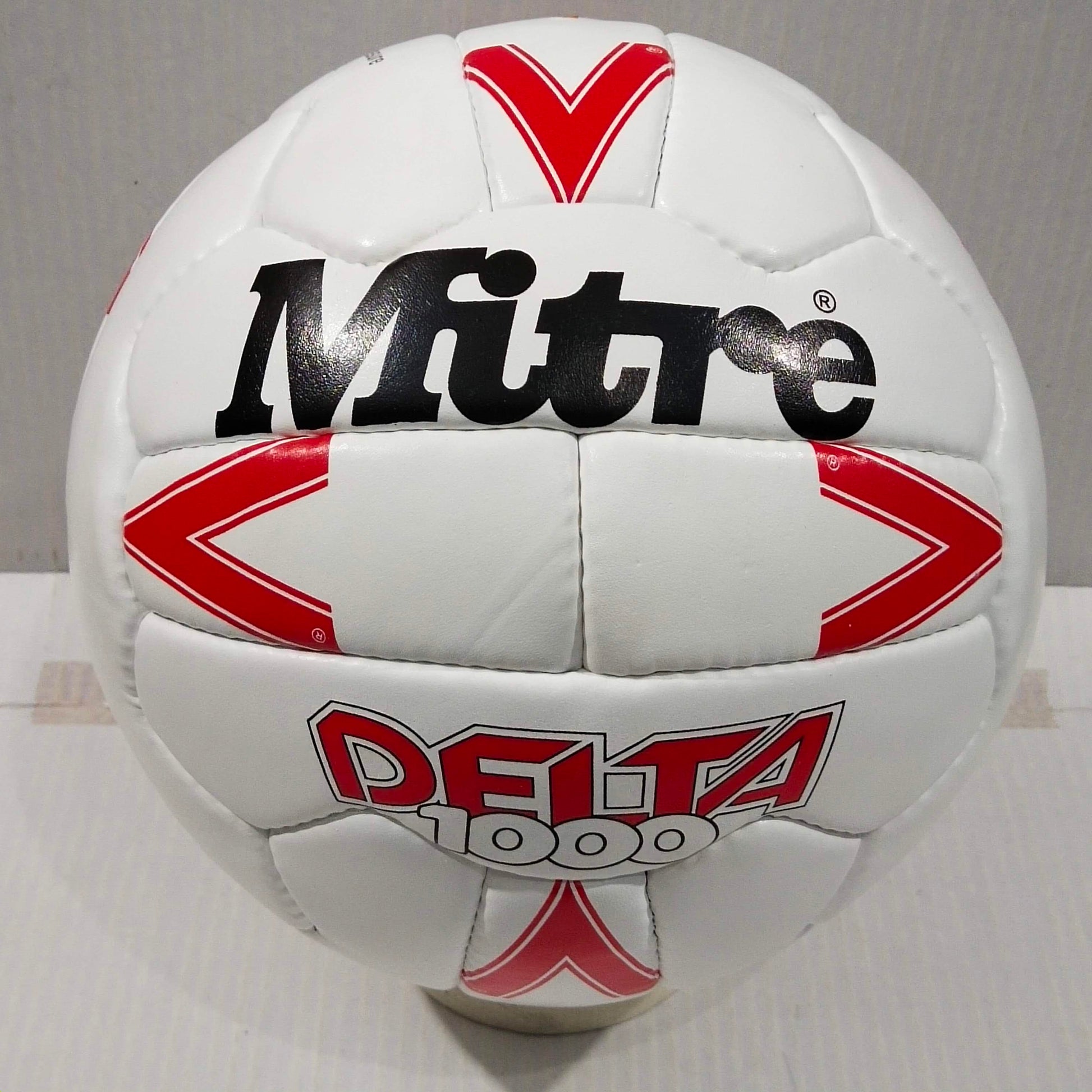 Mitre | Delta 1000 | 1988 | The Official Football League | Genuine Leather | Size 5 04