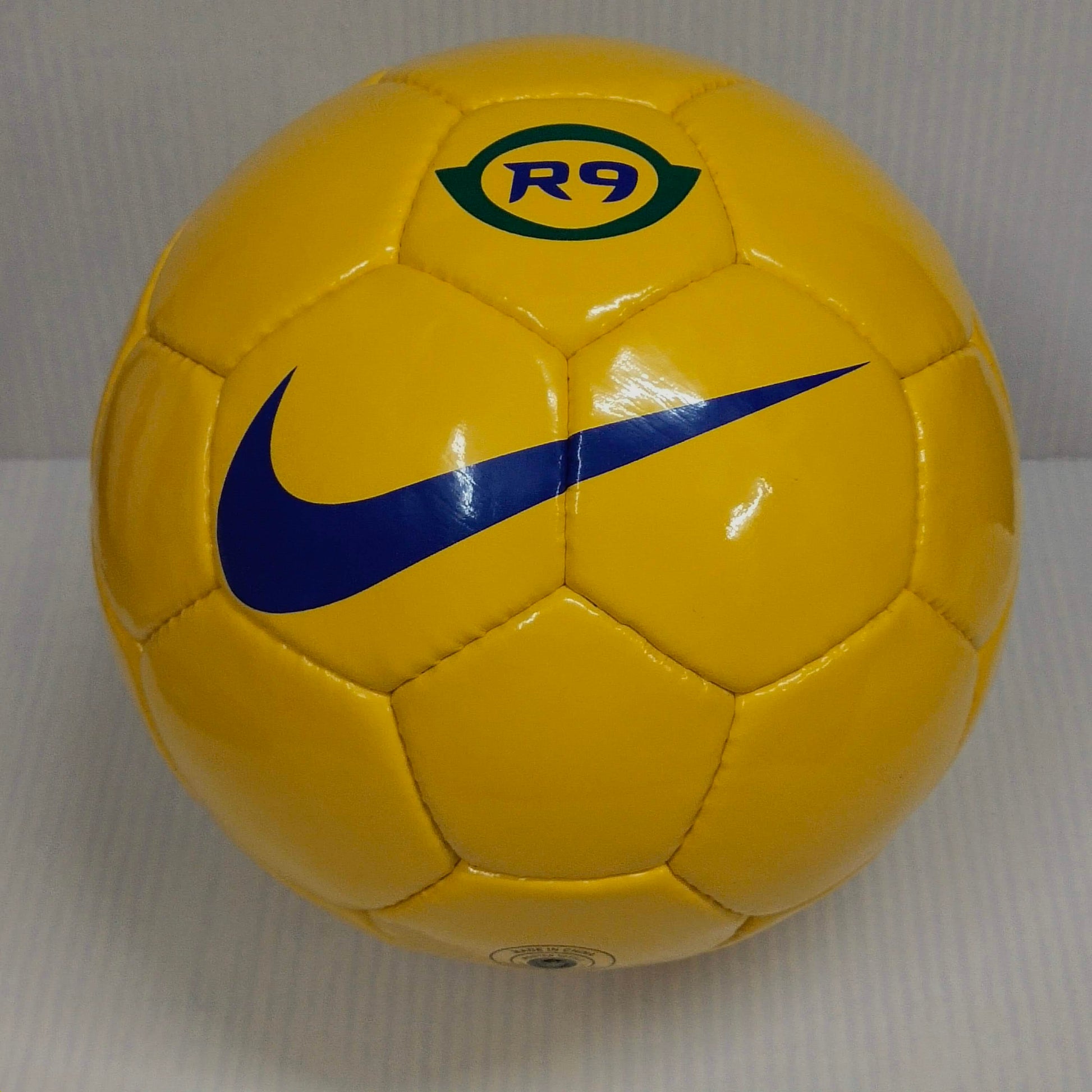 Nike Ronaldo R9 Yellow Football | Size 5 l Limited R9 series collection 01