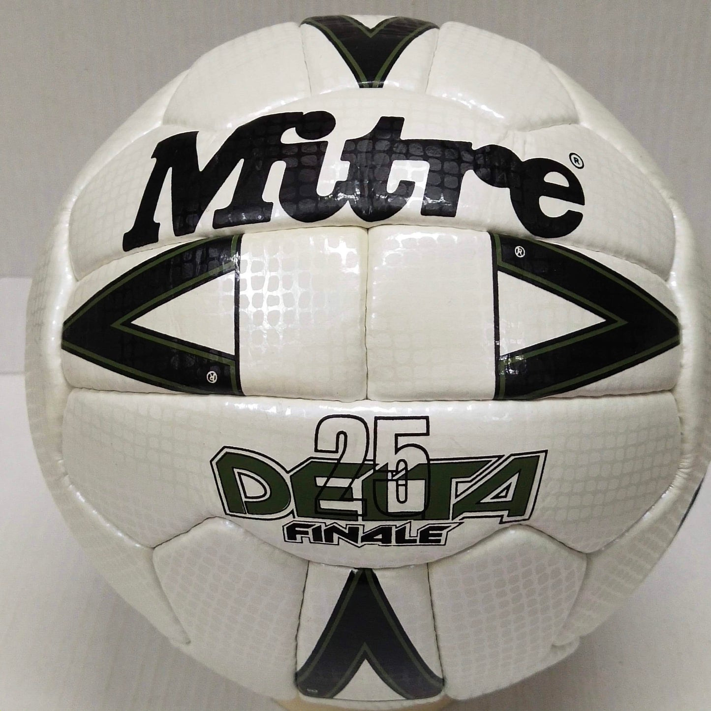 Mitre | Delta League 25 | 1995 | The Football Association | Size 5 05