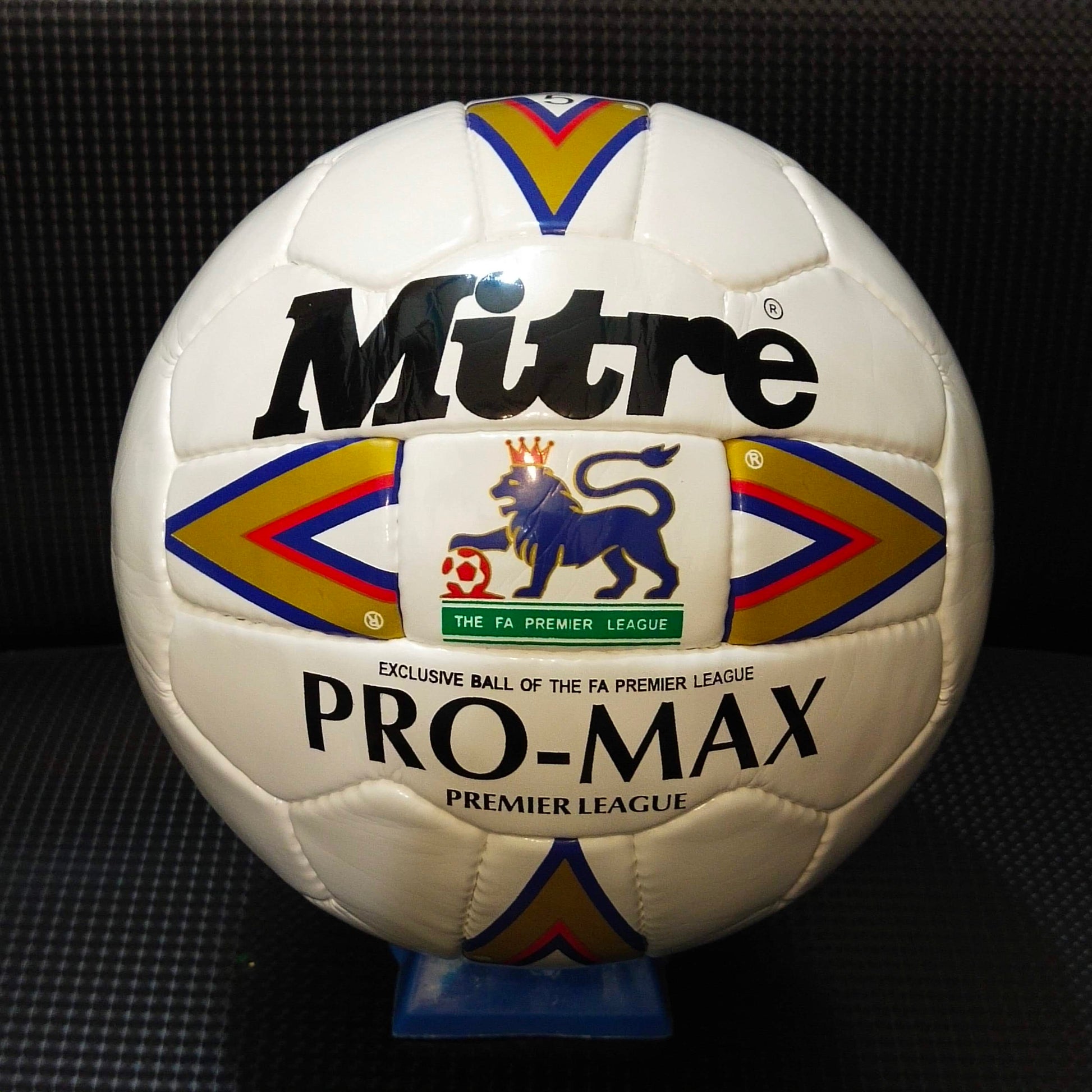 Mitre Pro Max l Premier League | 90s | The FA Premier League | Size 5 01