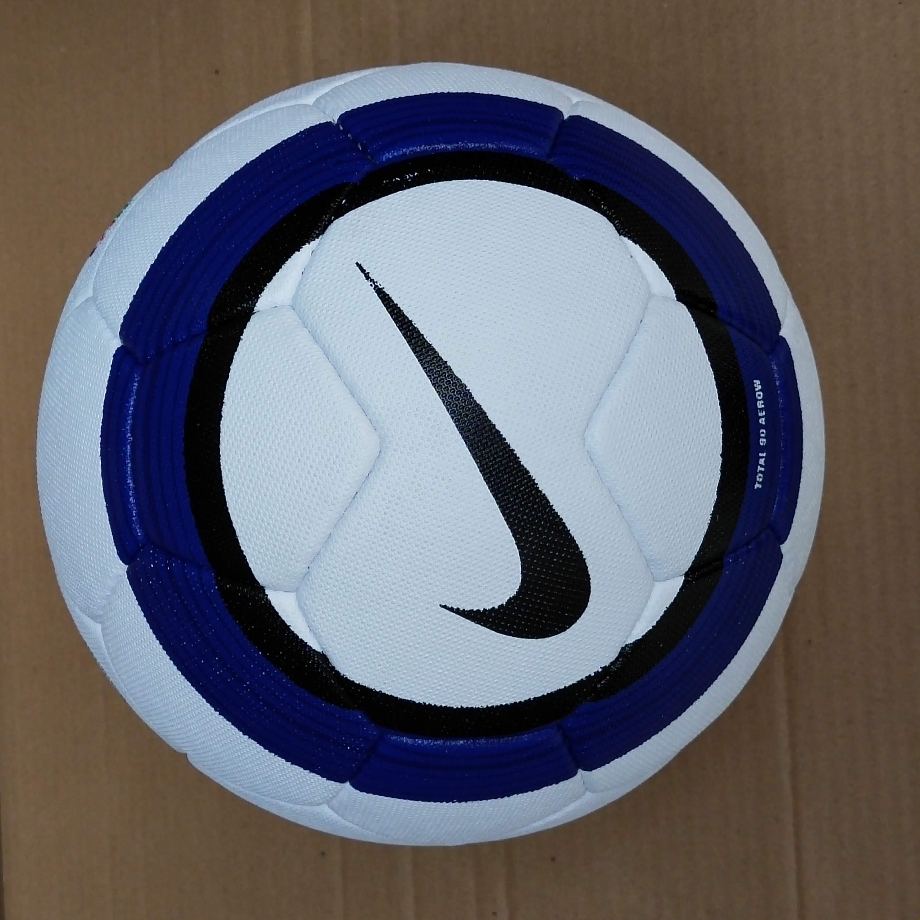 nike total 90 aerow i