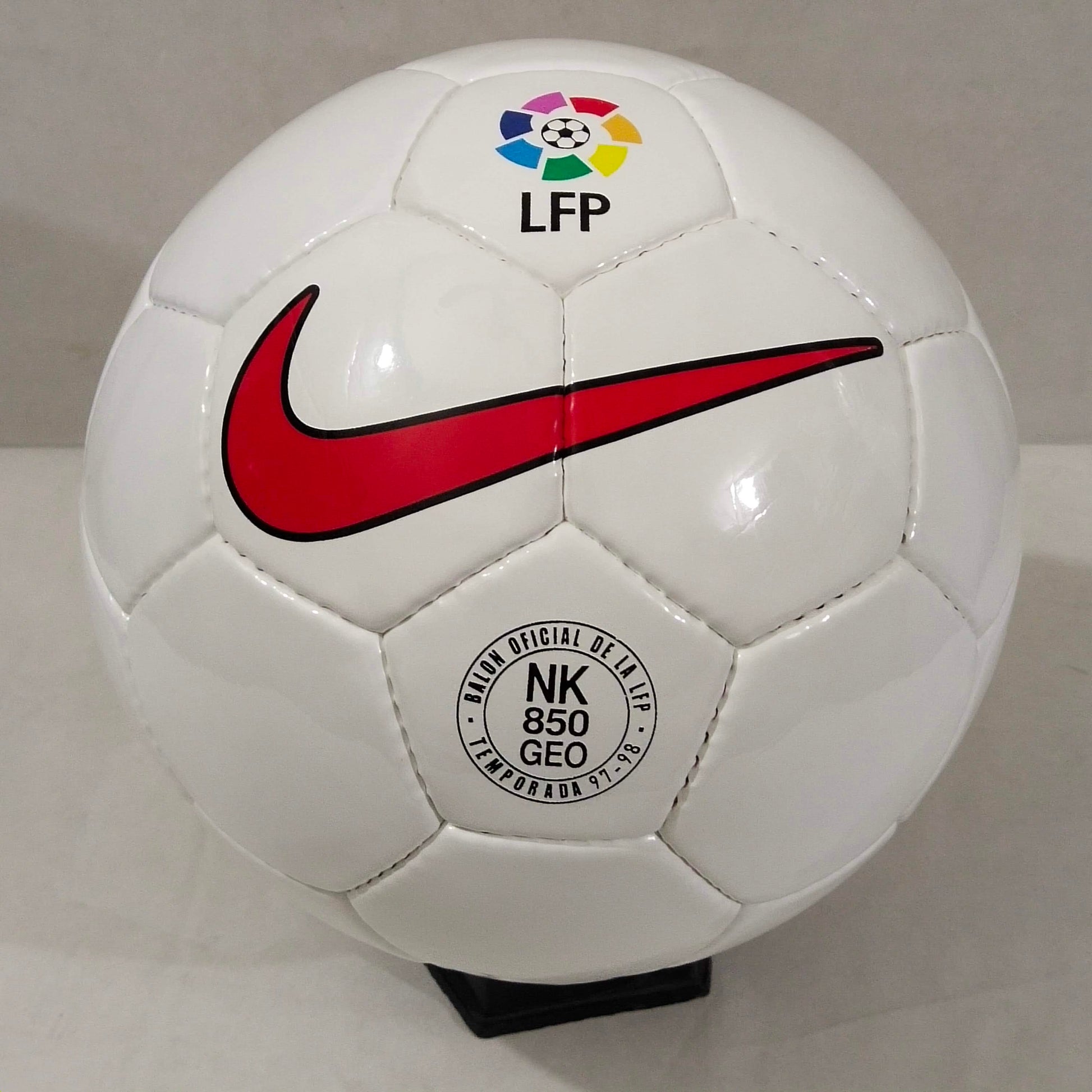 Nike NK 850 Geo | LFP | La Liga | 1997-1998 | Size 5 01