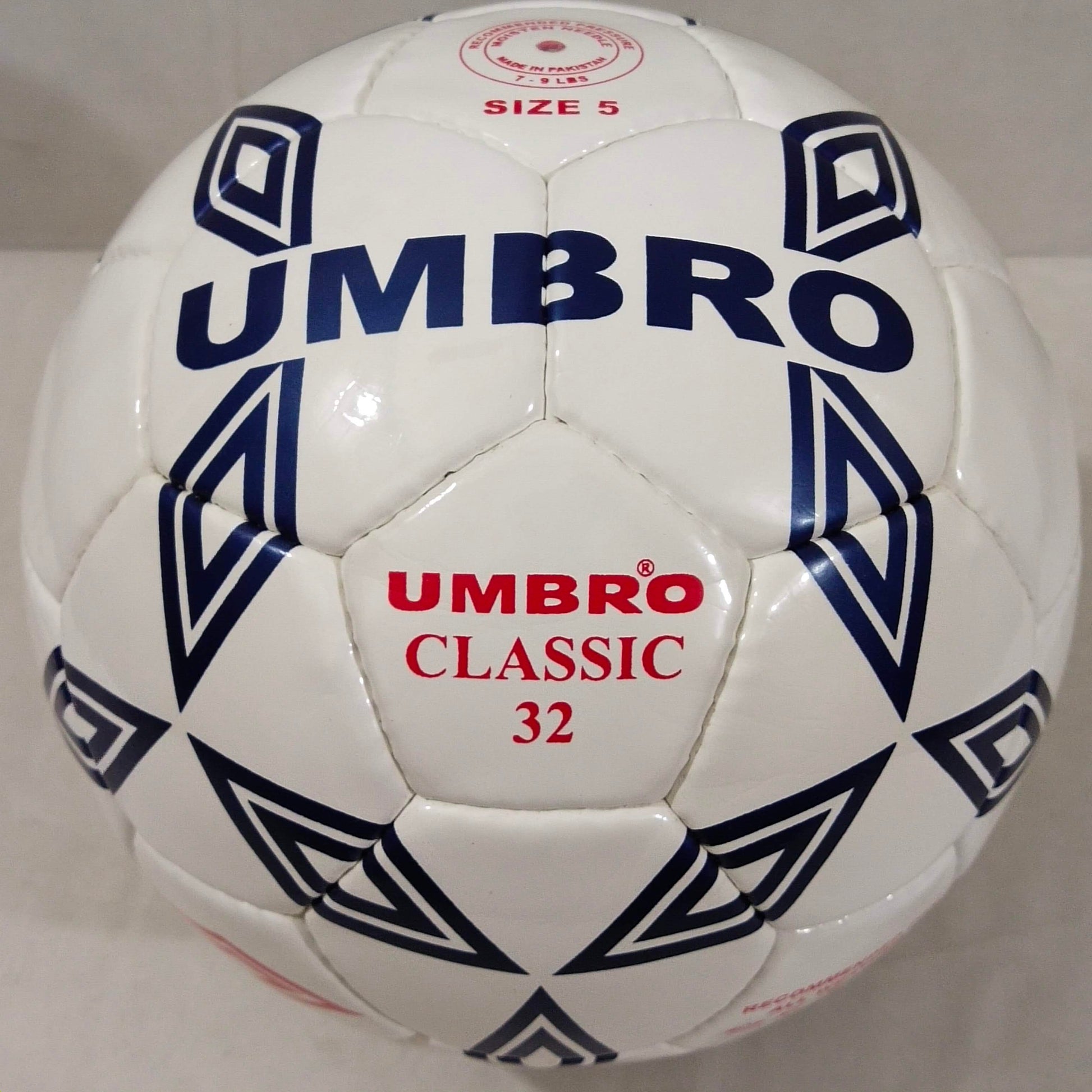 Umbro Classic 32 | Size 5 01